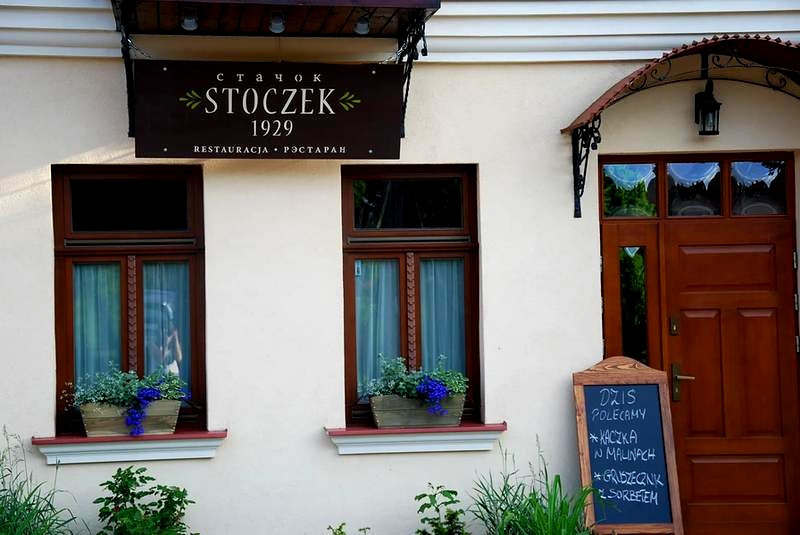 Białowieża: gdzie zjeść lokalnie? najlepsze restauracje i regionalne smaki