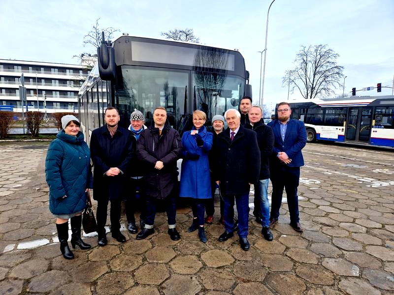 Czy komunikacja miejska jest darmowa? Zasady i wyjątki