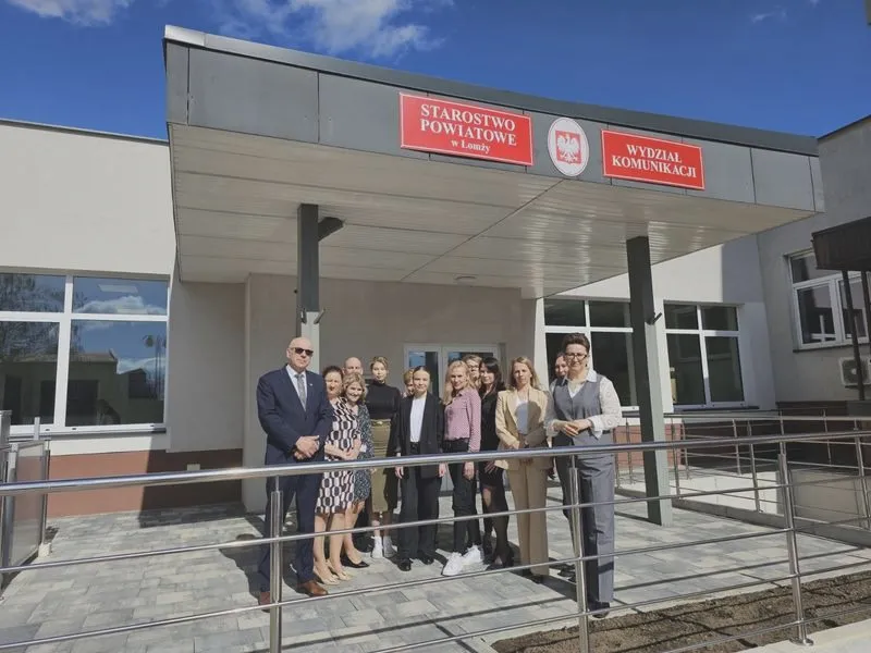 Czy wydział komunikacji weryfikuje umowę kupna auta? Najważniejsze informacje