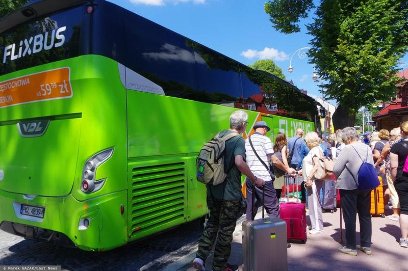 Czy za bagaż w autobusie się płaci? Zasady i aktualne opłaty
