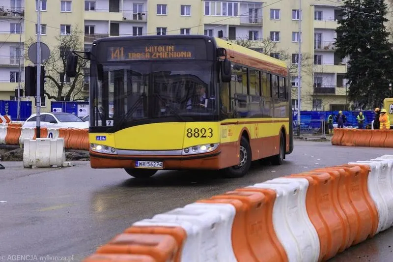 Darmowa komunikacja w Warszawie – kto może jeździć bez biletu?