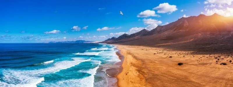 Fuerteventura: Odkryj, czy podróżowanie jest bezpieczne i poznaj zagrożenia dla turystów
