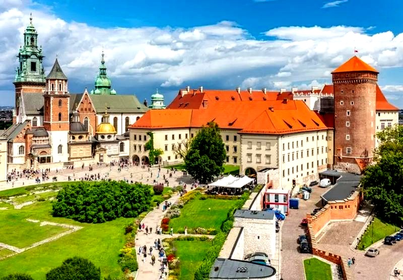Ile trwa lot Mediolan–Kraków? Czas podróży i informacje o locie