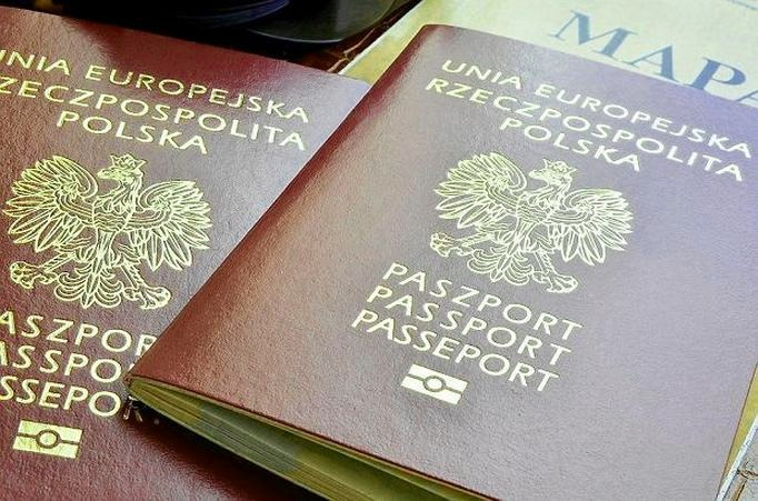 Jak rozpoznać paszport biometryczny? 5 cech ułatwiających identyfikację