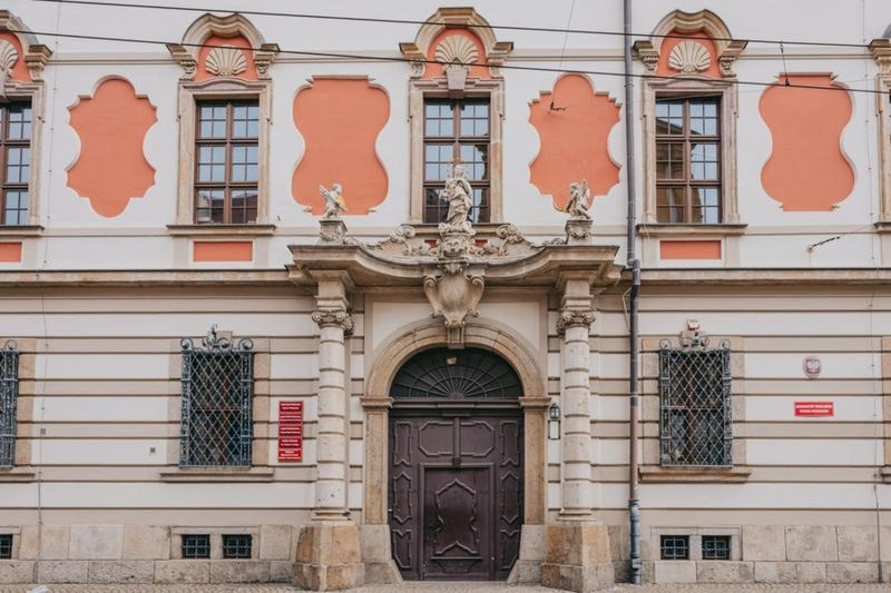 Jak zgłosić sprzedaż samochodu w wydziale komunikacji – dokumenty i terminy