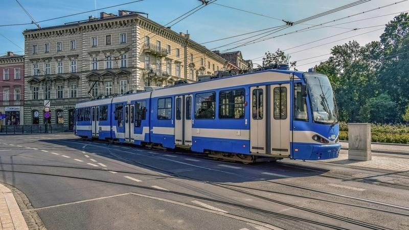 Kto może jeździć komunikacją miejską bez opłat? Ulgi i zwolnienia
