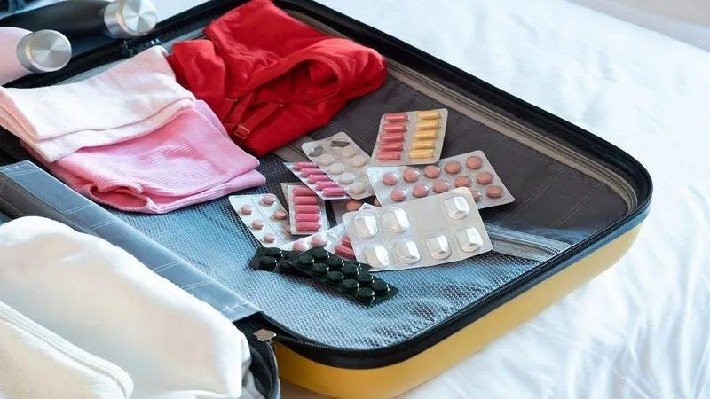 Leki w bagażu podręcznym – zasady przewozu i potrzebne dokumenty
