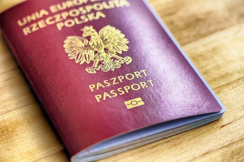 Paszport biometryczny czy zwykły: jak szybko odróżnić dokumenty?